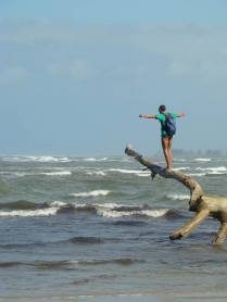 Caminhando até a Barra do Ribeira, em Iguape-SP