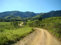 Caminho de terra entre Barra do Turvo e Iporanga