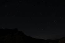 Céu estrelado e Pico do Papagaio no Vale do Matutu - MG