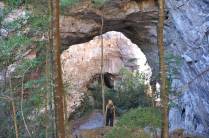 Entrando no Caverna Janelão, no Parque Nacional Cavernas do Peruaçu, próximo à Januária - MG