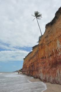 Falésia colorida na Barra do Cahy, em Cumuruxatiba - BA
