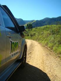 Fiona enfrenta sua primeira estrada de terra
