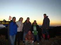 Junto com os outros madrugadores no cume do Chirripó, na Costa Rica