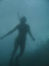 Mergulhando nas piscinas naturais da Praia de Taipus de Fora, em Barra Grande, Península do Maraú - BA