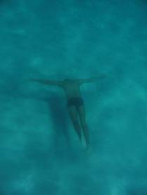 Mergulhando nas águas claras e azuis da praia de Columbier, em St. Barth - Caribe