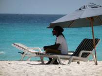 Muito stress na praia de Dover, na costa sul de Barbados, no Caribe