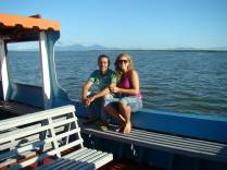 Na barca, voltando da Ilha