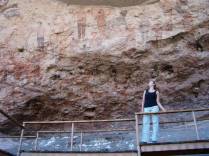Observando as pinturas rupestres na Sierra de Santa Marta, região de San Ignacio, no deserto Vizcaino (Baja California - México)