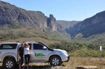 Os três viajantes posando para fotos na Serra do Intendente, em Tabuleiro - MG
