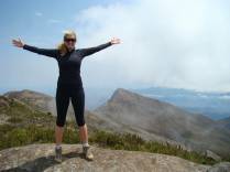 Pico do Cristal ao fundo, na trilha capixaba de acesso ao Pico da Bandeira, no Parque Nacional do Caparaó - MG/ES