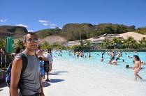 Piscina movimentada do Hot Park, na Pousada do Rio Quente, perto de Caldas Novas em Goiás