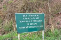 Placa receptiva na fronteira do Espírito Santo