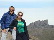 Subindo Agulhas Negras com Prateleiras ao fundo - RJ