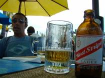 tomando cerveja jamaicana em Provo - Turks e Caicos