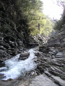 Voltando da RTacha da Zilda pelo leito do rio em Carrancas - MG