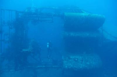 Mergulhando no naufrágio artificial Charlie Brown, na costa de Statia - Caribe
