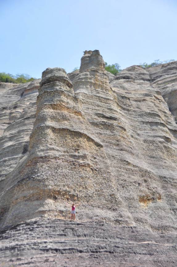 A Ana em uma formação rochosa da Serra da Capivara, próximo à São Raimundo Nonato - PI