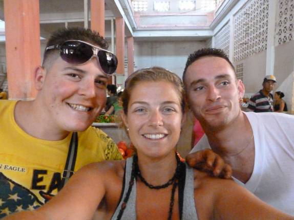 A Ana faz amigos no Mercado Municipal de Cienfuegos, em Cuba A Ana faz amigos no Mercado Municipal de Cienfuegos, em Cuba