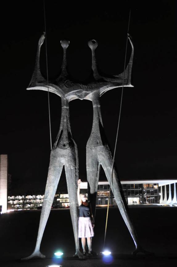 A Ana já está de pé, após a gripe, em Brasília - DF