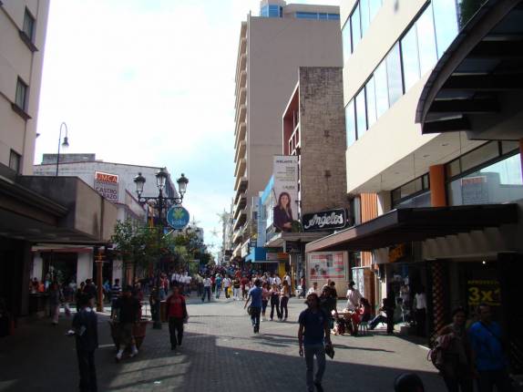 A Av. Central no seu techo peatonal, em San José, capital da Costa Rica A Av. Central no seu techo peatonal, em San José, capital da Costa Rica