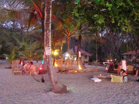 A bela pousada Ranchos Itaúna, na Santa Tereza, no litoral Pacífico da Costa Rica. É a cara da Ilha do Mel!!! A bela pousada Ranchos Itaúna, na Santa Tereza, no litoral Pacífico da Costa Rica. É a cara da Ilha do Mel!!!