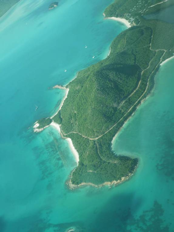 A bela visão aérea de Antígua e do Mar do Caribe. chegando no pequeno avião de Montserrat A bela visão aérea de Antígua e do Mar do Caribe. chegando no pequeno avião de Montserrat