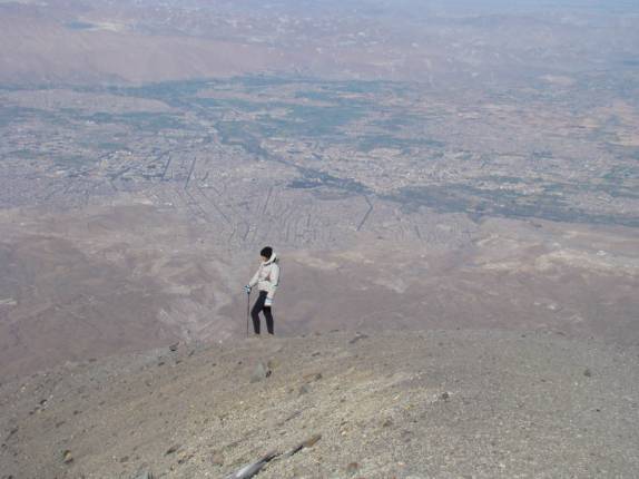 A cidade de Arequipa, quase 3 km abaixo do cume do El Mistí, no Peru A cidade de Arequipa, quase 3 km abaixo do cume do El Mistí, no Peru