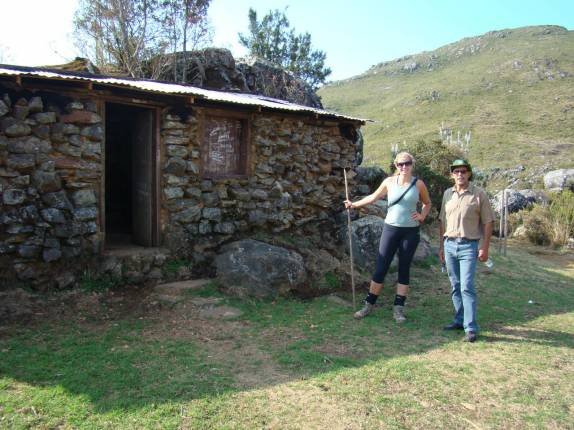 A famosa Casa de Pedra, no Terreirão, na trilha mineira de acesso ao Pico da Bandeira, no PN do Caparaó - MG/ES