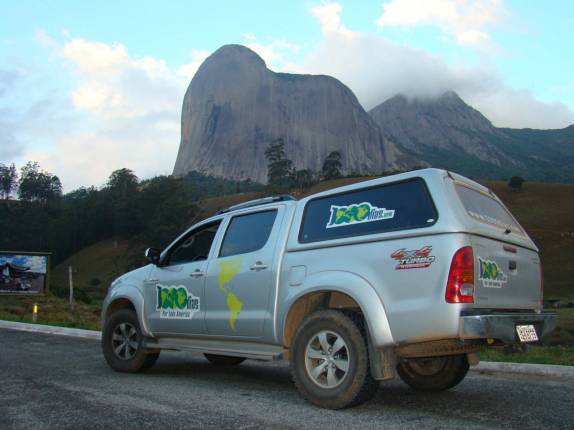 A famosa e gigantesca pedra no parque estadual da Pedra Azul, em Domingos Martins - ES
