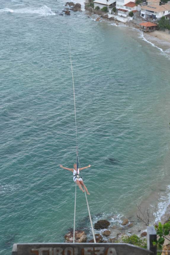 A famosa Tirolesa da Primeira Praia em Morro de São Paulo - BA