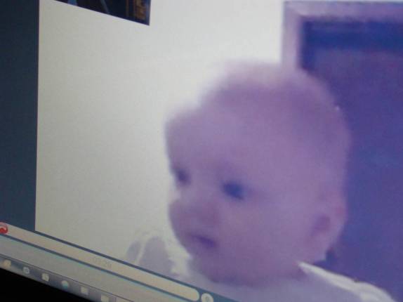 A nossa sobrinha Luiza (em Curitiba), via Skype, no reveillon em Cabaceiras - PB