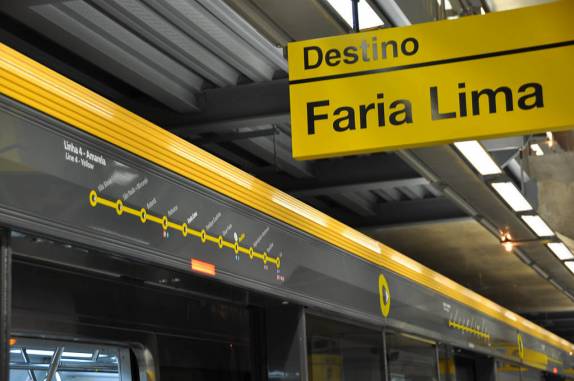 A nova e moderna linha de metrô amarela, em São Paulo A nova e moderna linha de metrô amarela, em São Paulo