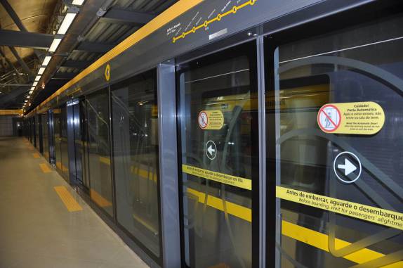 A nova e moderna linha de metrô amarela, em São Paulo A nova e moderna linha de metrô amarela, em São Paulo