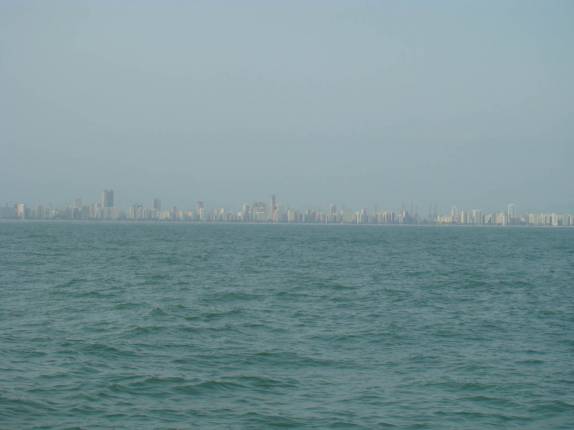 A orla de Santos vista do mar - SP A orla de Santos vista do mar - SP