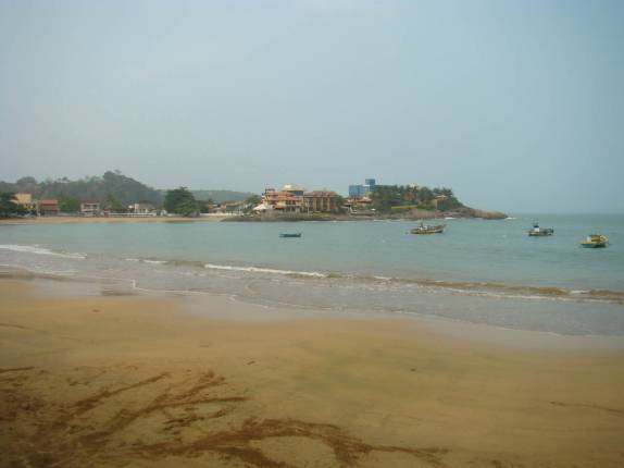 A pequena praia Costa Azul, em Iriri - ES A pequena praia Costa Azul, em Iriri - ES