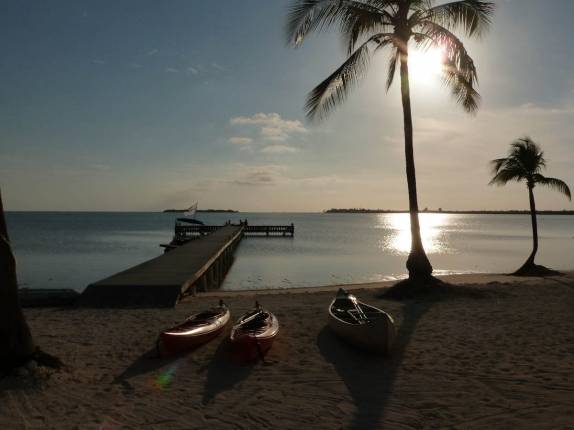 A pequena praia de nossa deliciosa pousada em Little Cayman, nas Ilhas Caiman A pequena praia de nossa deliciosa pousada em Little Cayman, nas Ilhas Caiman