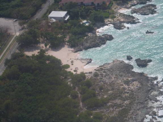 A pequena praia de Smith's Cove, em George Town, nas Ilhas Caiman A pequena praia de Smith's Cove, em George Town, nas Ilhas Caiman