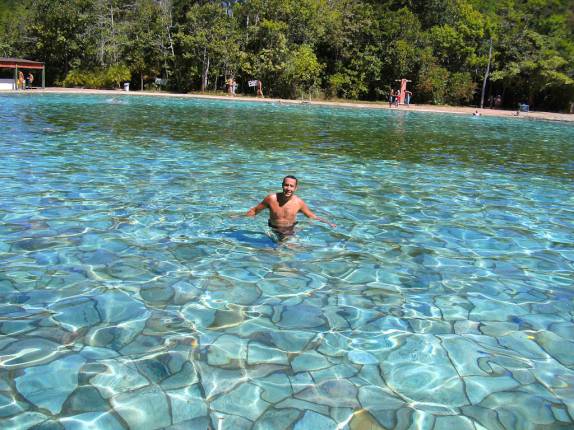 Vista da piscina de água mineral no Parque Nacional de Brasília.