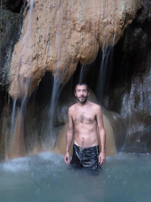 A Pitons Falls, com águas termais, perto de Soufriere, no sul de Santa Lúcia