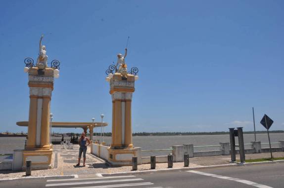 A 'Ponte do Imperador', um pier sobre o rio Sergipe, em Aracaju - SE