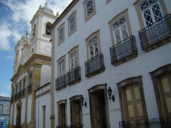 A Pousada Colonial e a Igreja NS das Correntes, em Penedo - AL A Pousada Colonial e a Igreja NS das Correntes, em Penedo - AL