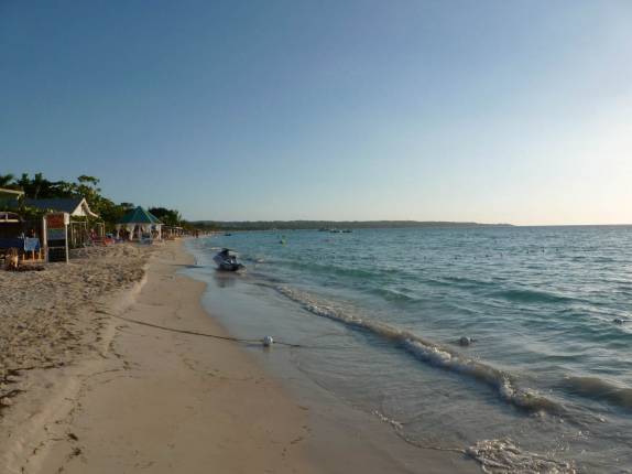 A praia de Long Bay, em frente ao nosso hotel em Negril, na Jamaica A praia de Long Bay, em frente ao nosso hotel em Negril, na Jamaica