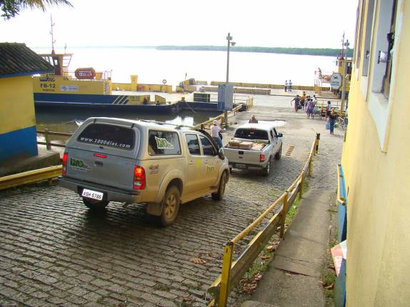 A primeira balsa da Fiona: Cananéia-Ilha Comprida A primeira balsa da Fiona: Cananéia-Ilha Comprida