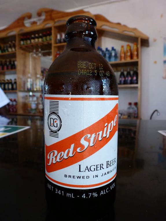 A principal cerveja jamaicana, a famosa Red Stripe, em Montego Bay, na Jamaica A principal cerveja jamaicana, a famosa Red Stripe, em Montego Bay, na Jamaica