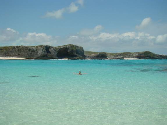 A água do mar é um convite, em Middle Caicos A água do mar é um convite, em Middle Caicos