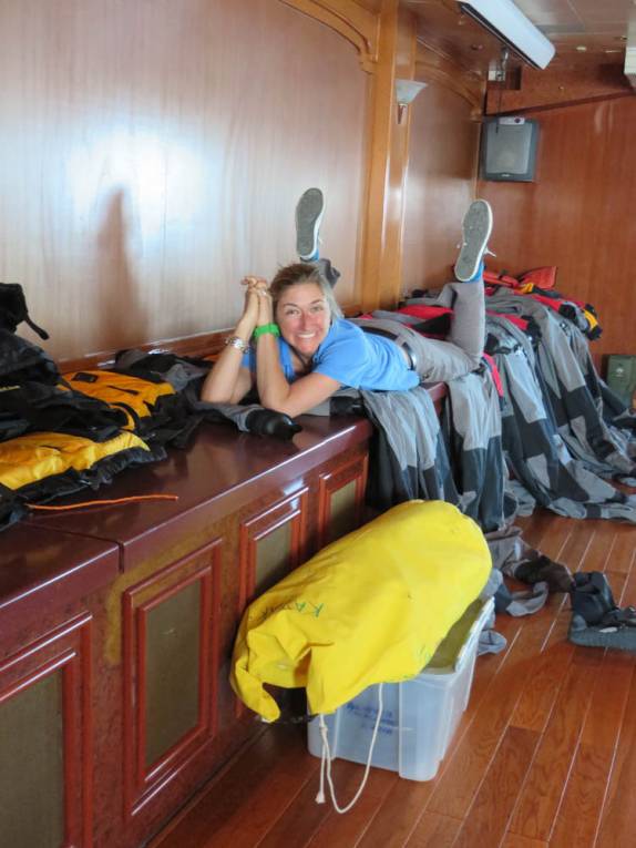 A Val, guia da equipe de caiaques do Sea Spirit, no trecho entre Buenos Aires e as Ilhas Malvinas A Val, guia da equipe de caiaques do Sea Spirit, no trecho entre Buenos Aires e as Ilhas Malvinas