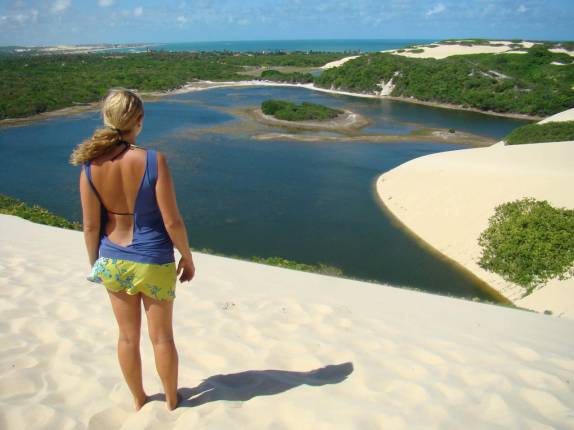 Admirando a lagoa de Genipabu - RN Admirando a lagoa de Genipabu - RN