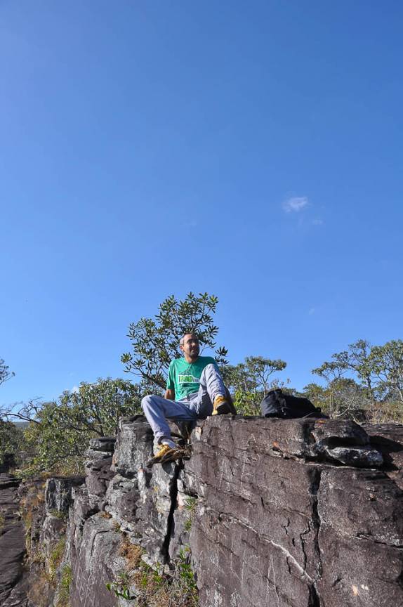 Admirando a paisagem da região do Poço Esmeralda em Carrancas - MG