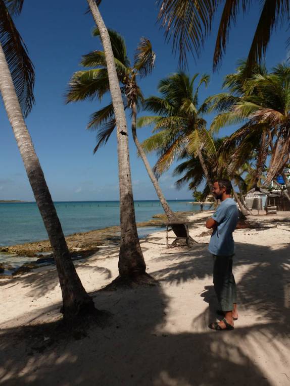 Admirando o visual da Playa de La Boca, ao final da Playa Santa Lucía, no costa nordeste de Cuba