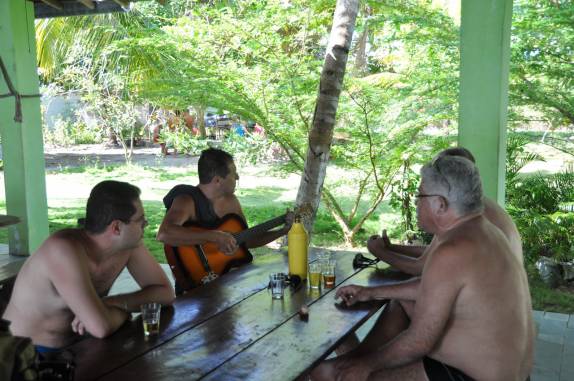 Almoçando na Baía de Camamu - BA, com nossos amigos mineiros Almoçando na Baía de Camamu - BA, com nossos amigos mineiros